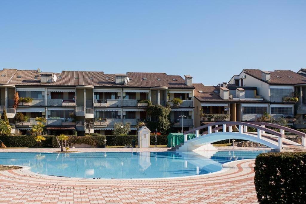 Apartment With Garden And Grill - Green Residence Sirmione Desenzano del Garda Exterior foto